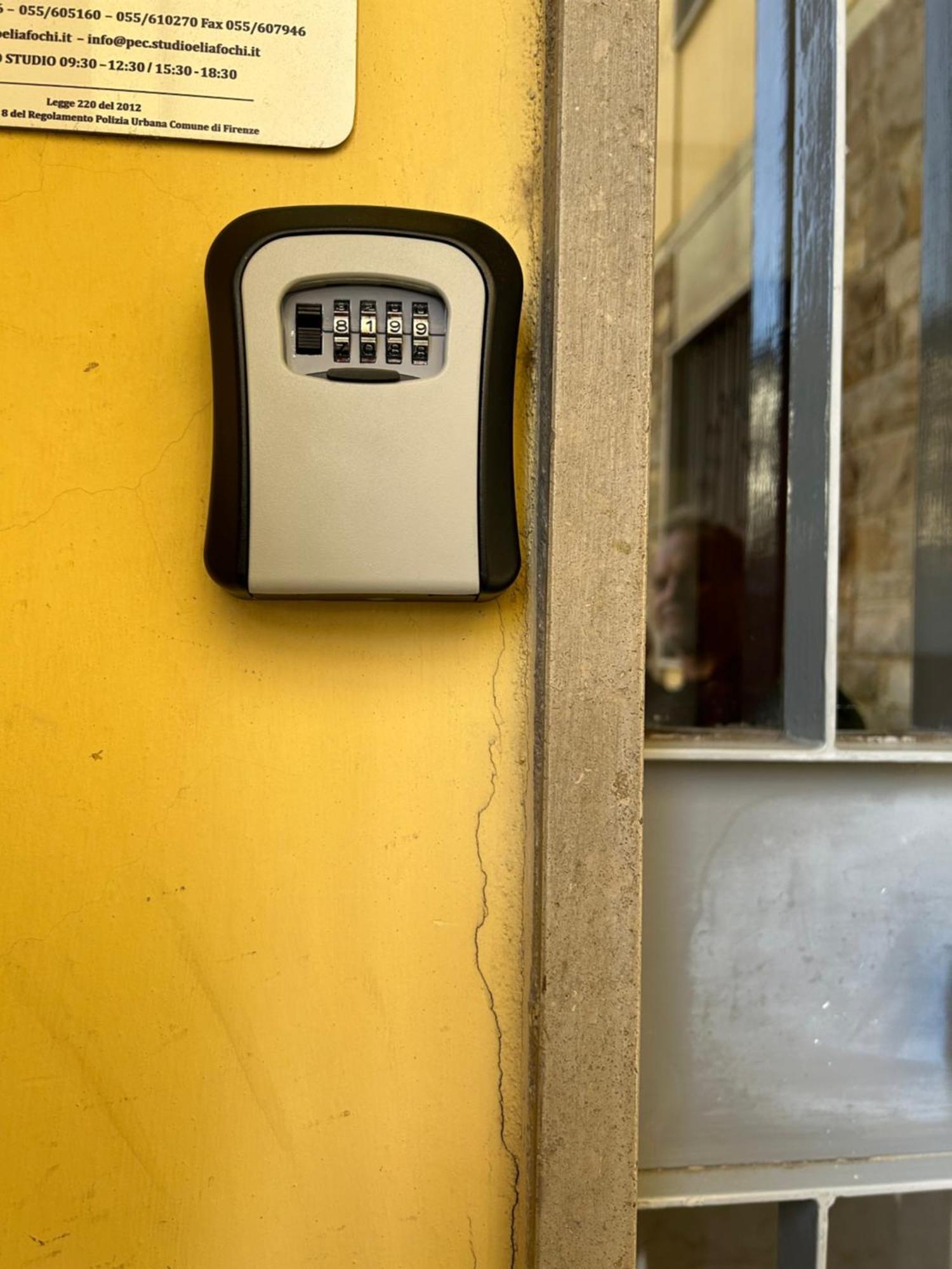 Appartamento Incantevole Con Patio Florence Exterior photo